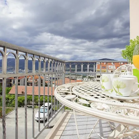 Amigo Comfort شقة سبليت