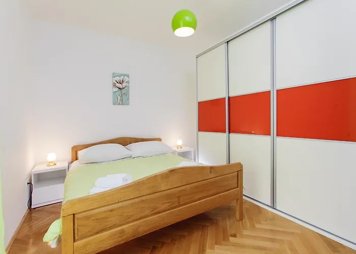 Amigo Comfort شقة *